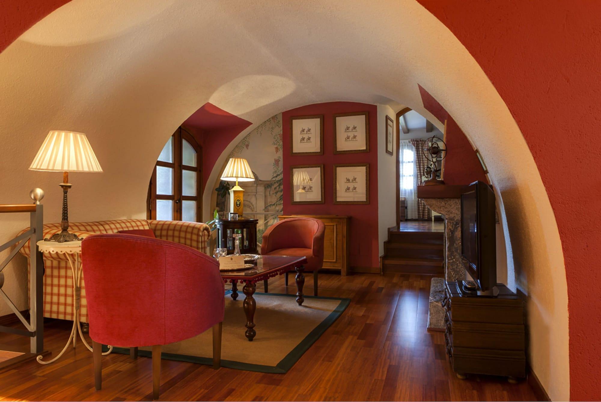 El Castell De Ciutat - Relais & Chateaux La Seu d'Urgell Exterior photo